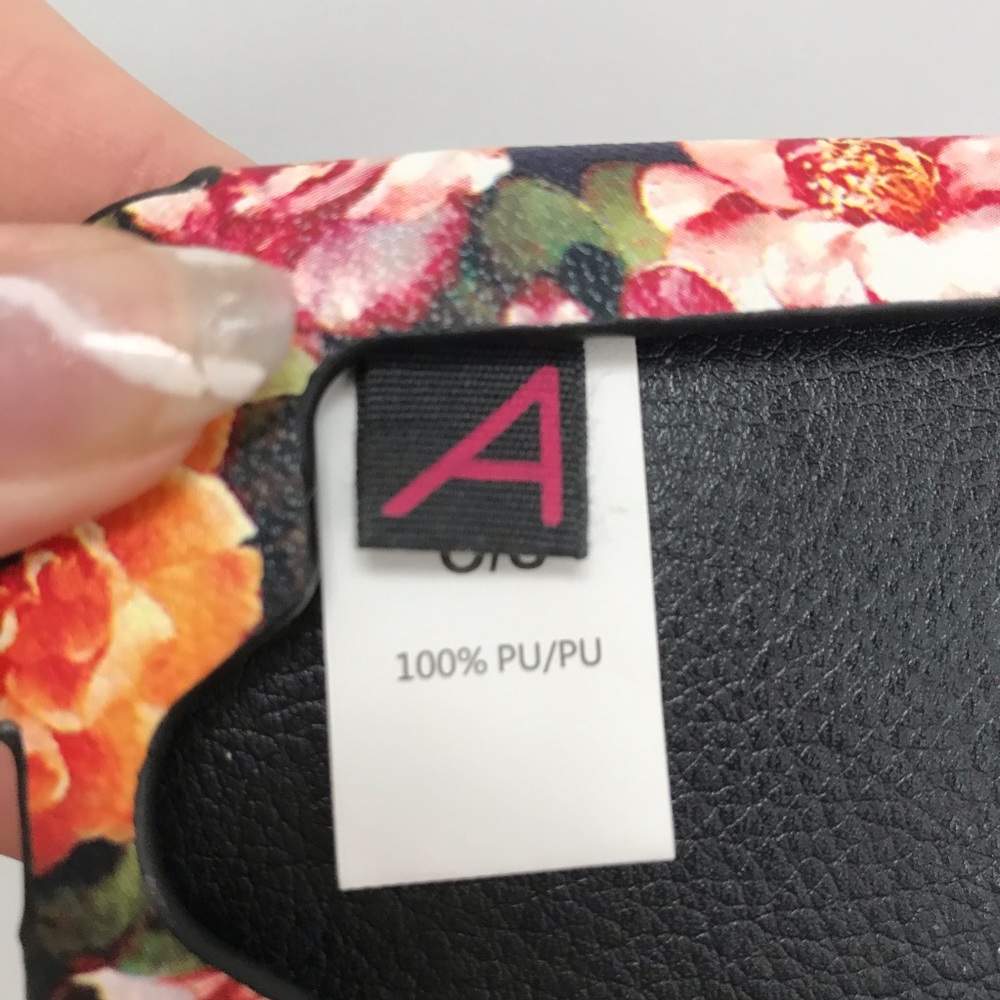 🦊 3 for $20 Floral Wristlet - Picture 4 of 4
